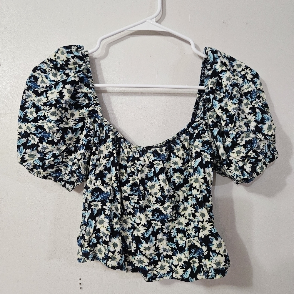 Motel Floral Puff Sleeve Crop Top!